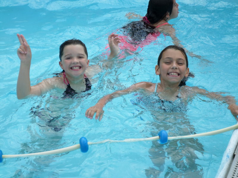 Piscine pour les classes de découverte séjournant aux Blacouas