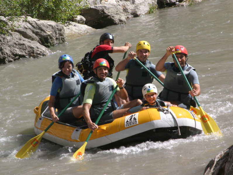 Rafting pour groupes de jeunes séjournant en pension complète aux Blacouas